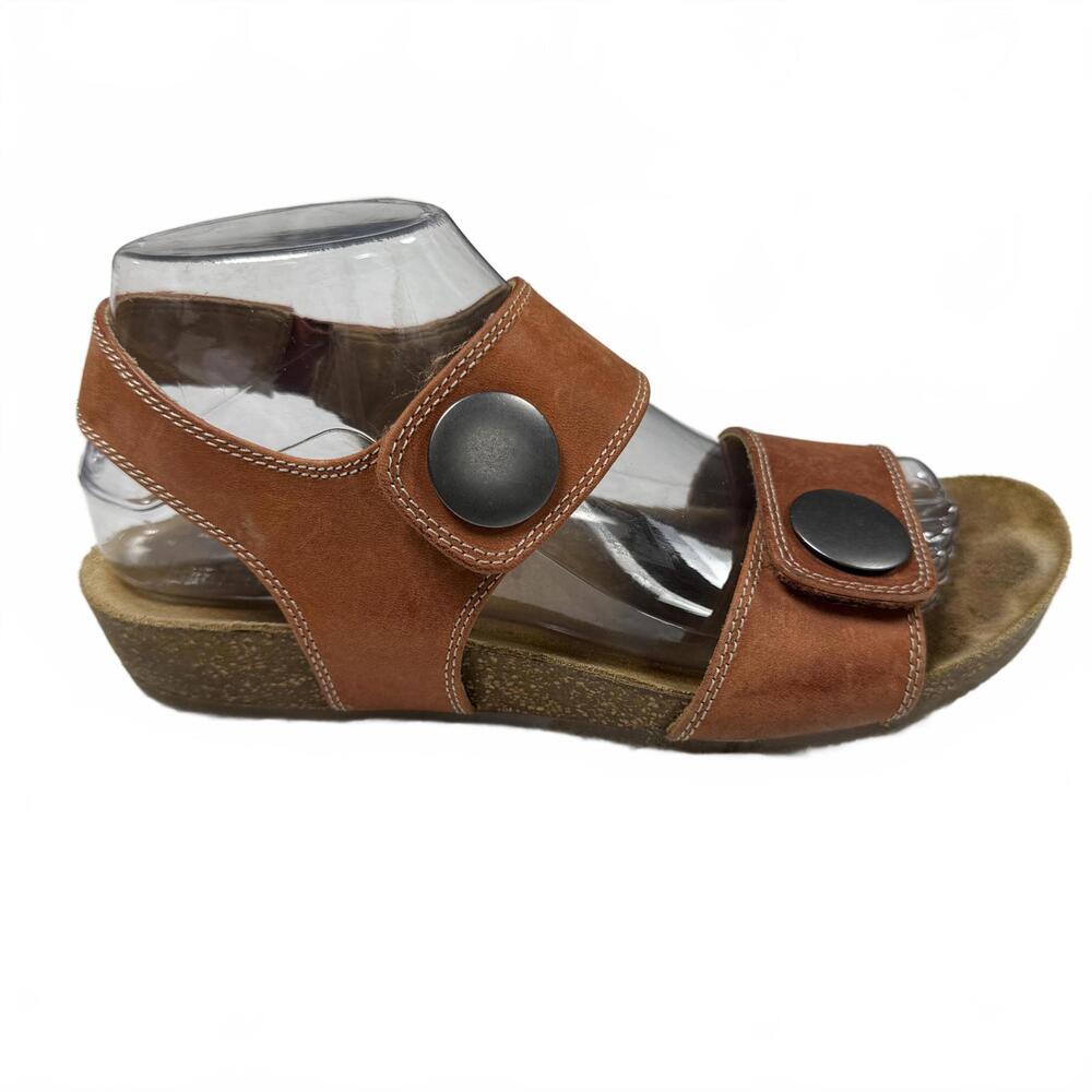 Women's Brown Comfortiva‎ Leather Adjustable Strap Sandals size 7.5